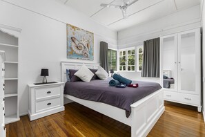 3 Schlafzimmer, Schreibtisch, Bügeleisen/Bügelbrett, WLAN