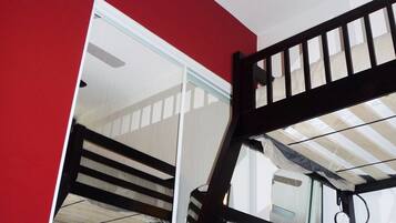 2 Schlafzimmer, BĂŒgeleisen/BĂŒgelbrett, WLAN, BettwĂ€sche