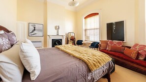 3 bedrooms, bed sheets