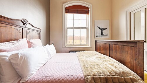 The Ivy Bank - Central Apartment With Old World Charm