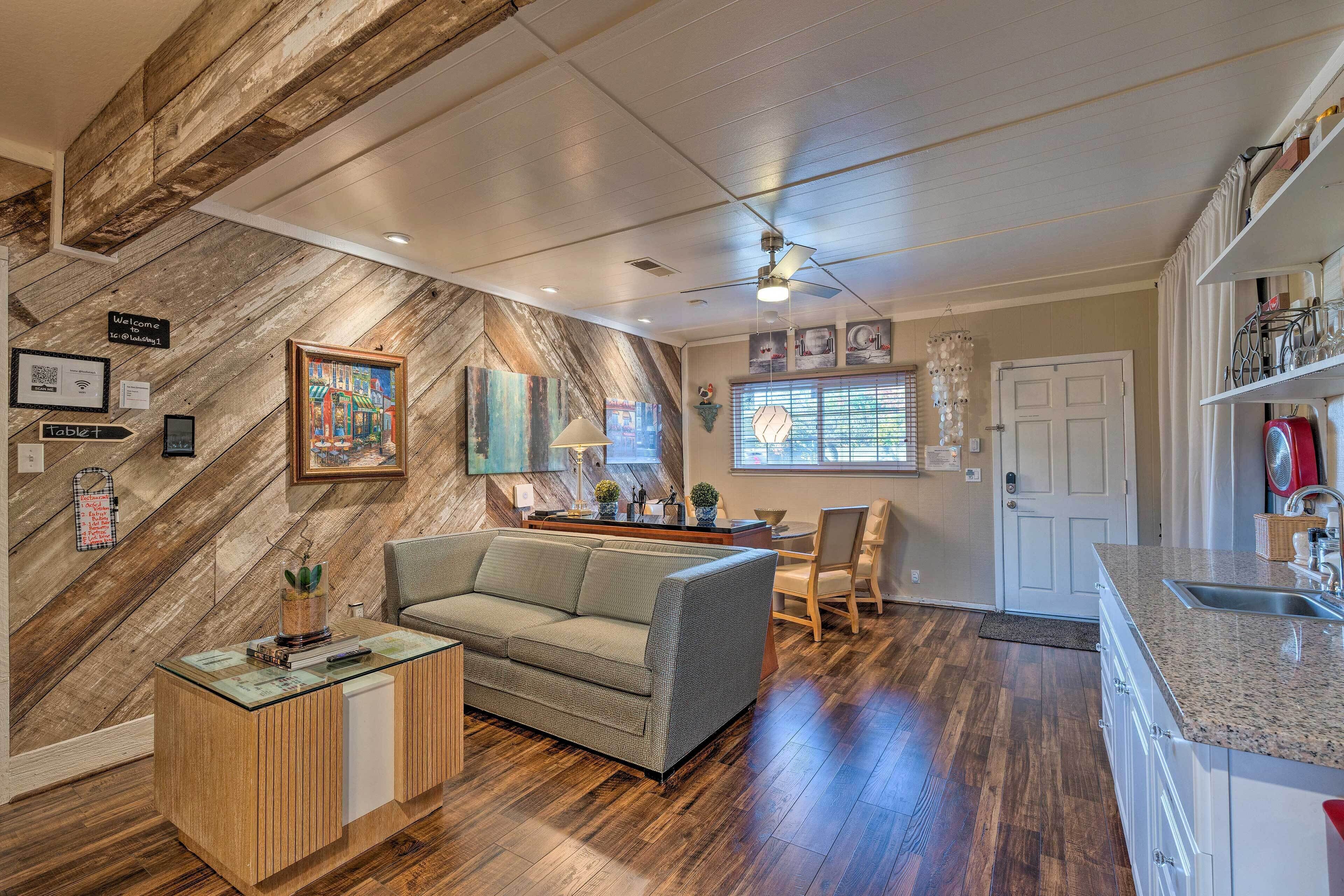 Luxurious Downtown Lodi Apartment in Wine Country!