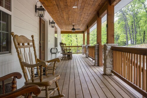 Private Resort-Style Lodge with Private Pool, Hot Tub, Game Tables, Zip Line & 20 Acres of Trails