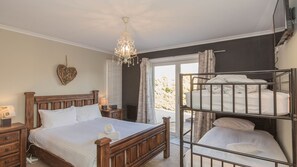4 bedrooms, free WiFi, bed sheets