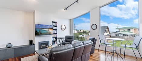 Smart TV, fireplace, DVD player