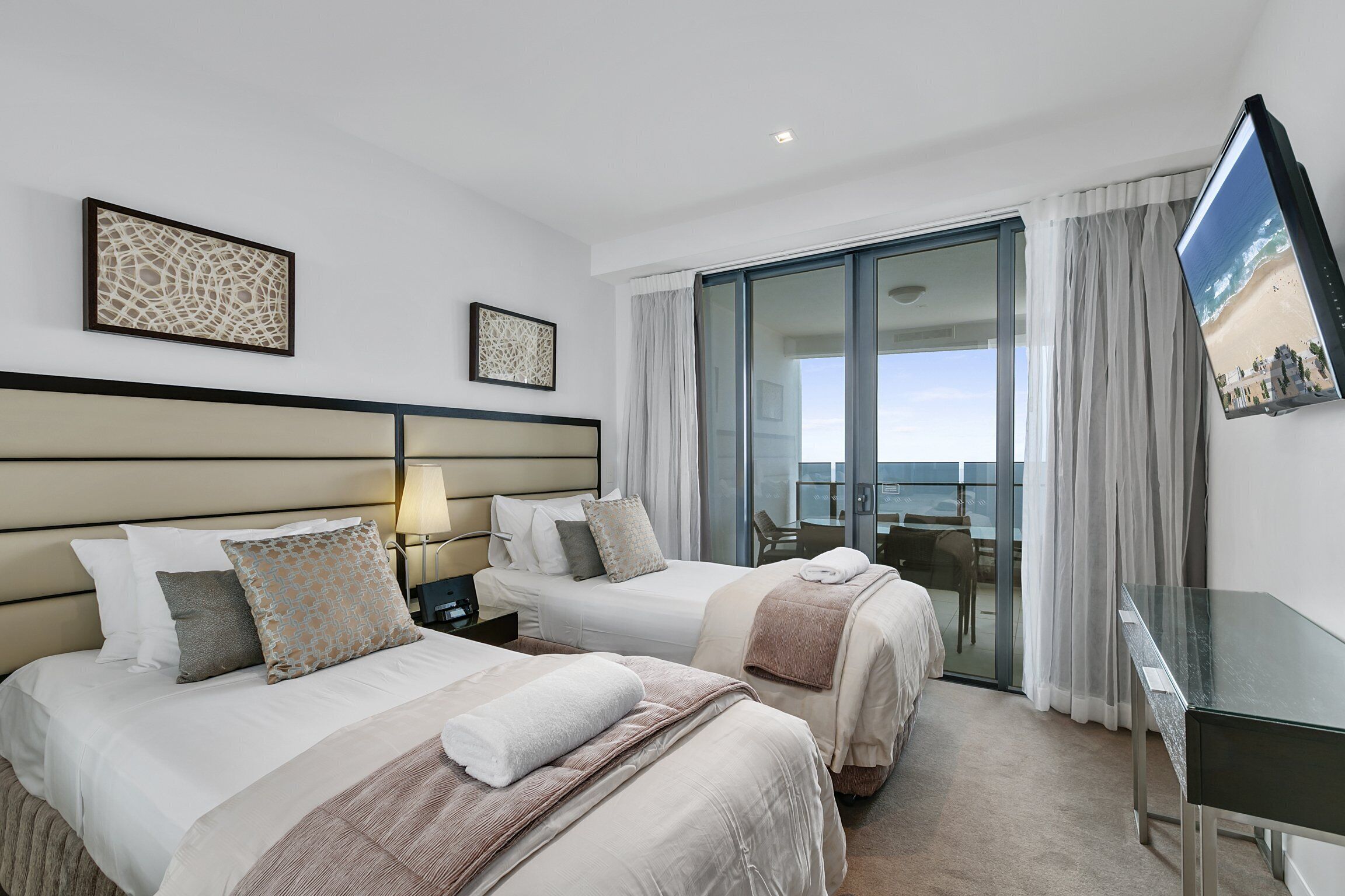 Level 30 2 bedroom direct ocean views — image 4