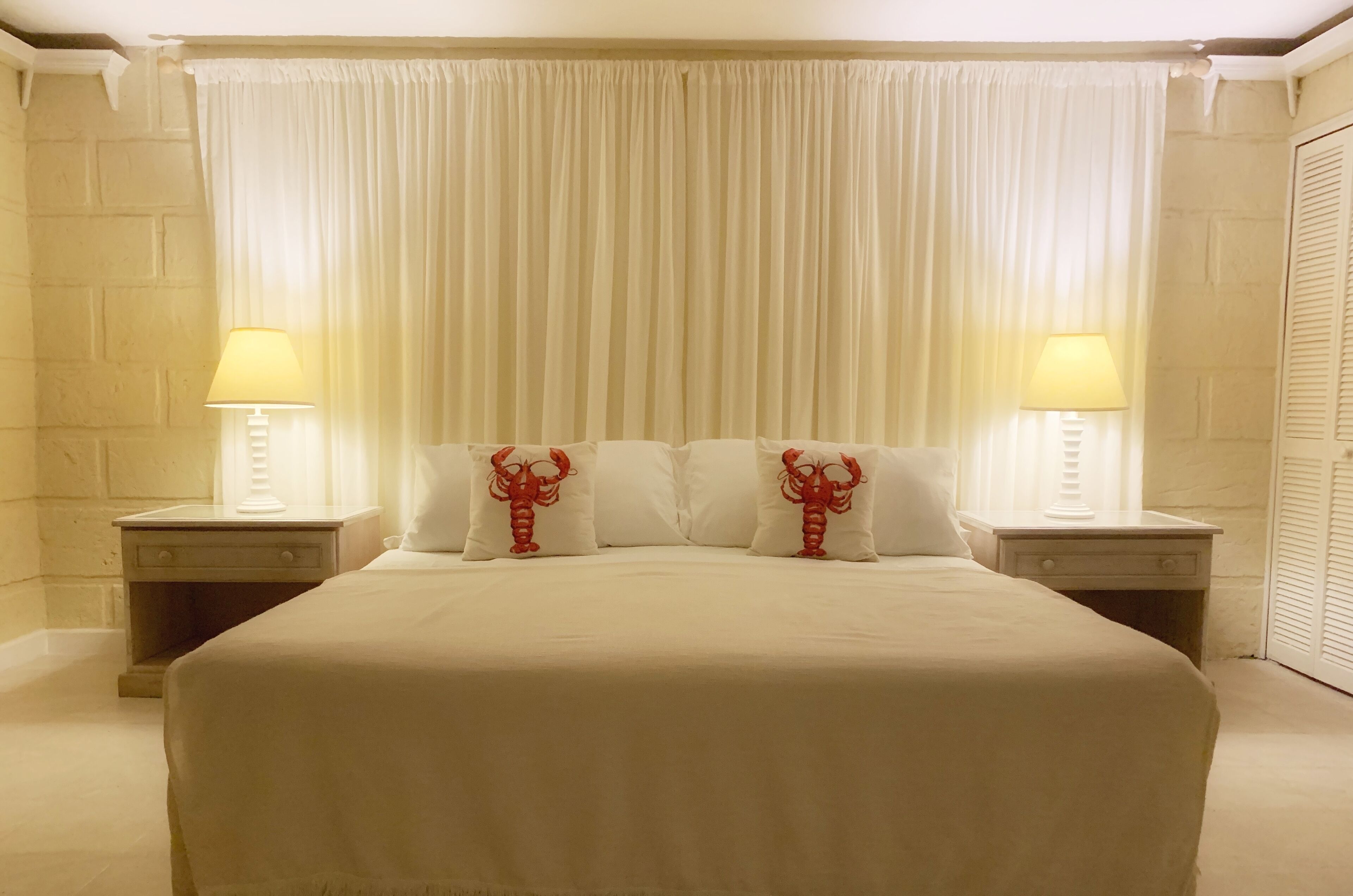 4 bedrooms, in-room safe, iron/ironing board, WiFi