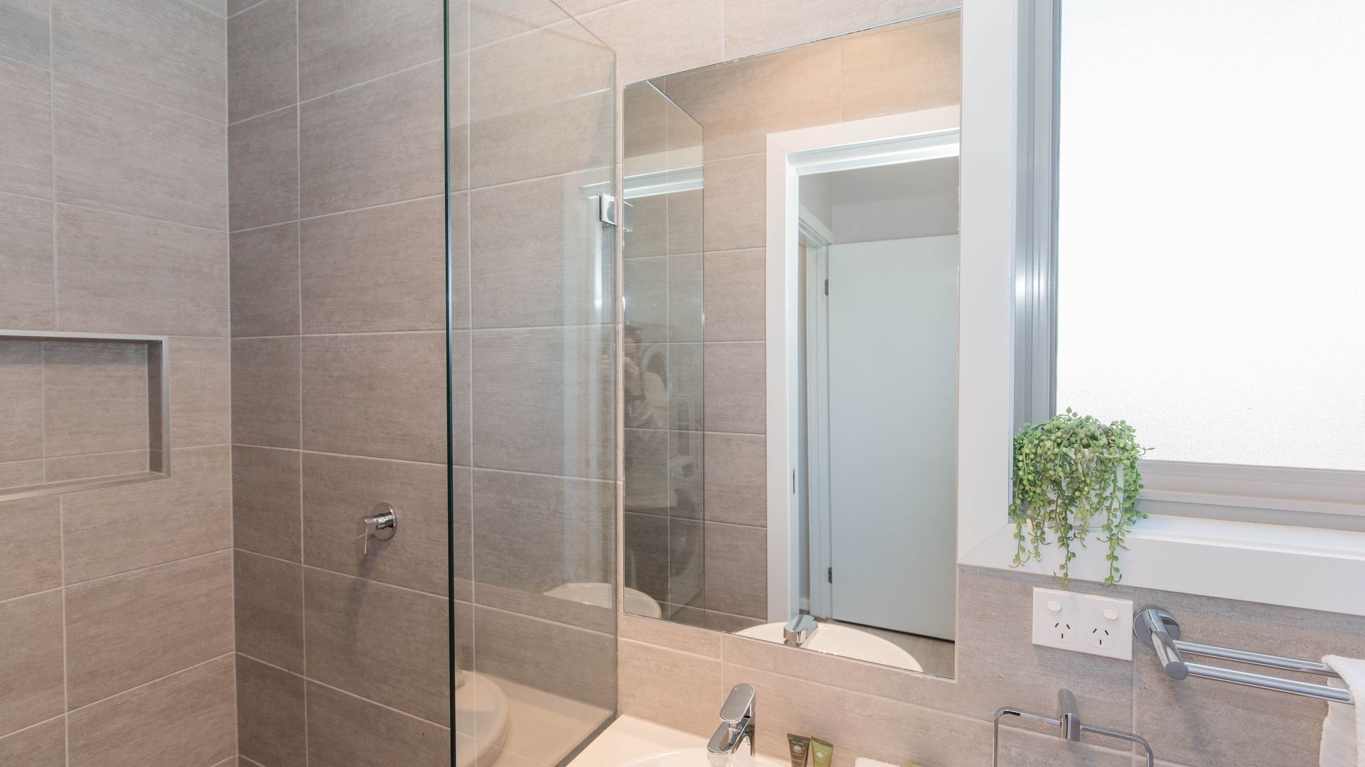 43A Twynam Street - Snowfall — image 16