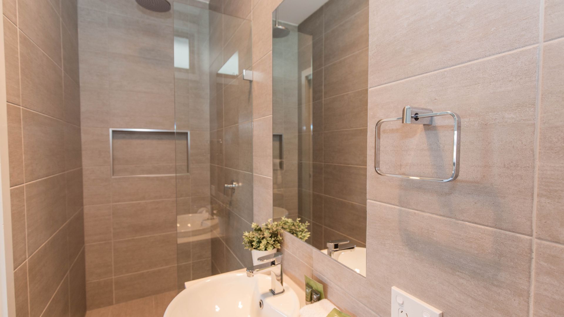 43A Twynam Street - Snowfall — image 11