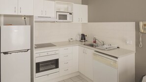 Fridge, microwave, oven, stovetop - Horizons - 315/10 Kosciuszko Road (Jindabyne)