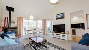 TV, stereo - Banksia - 2/35 Townsend Street (Jindabyne)