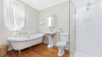 Douche, articles de toilette gratuits