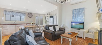 Ginabella - a central cottage that sits in the heart of town