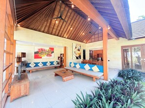 Interior - BUNGA NEIL VILLA SEMINYAK 3 BEDROOMS - NETFLIX (Seminyak)