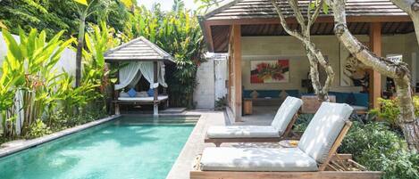 حمّام سباحة خارجي