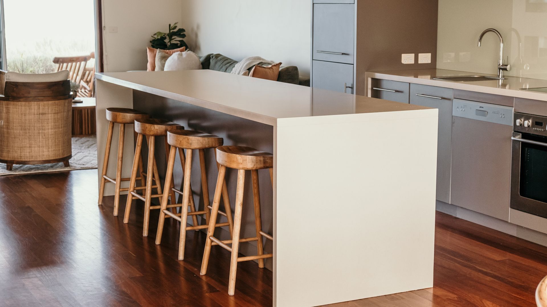 Oven, stovetop, dishwasher, cookware/dishes/utensils