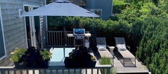 Free-Standing, Spacious, Modern Cottage, 1 Bdrm + loft, town center, 1 parking