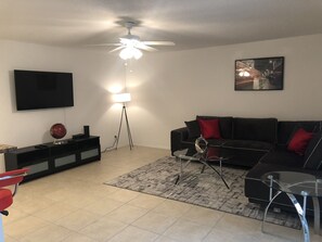 Smart TV, Netflix, Hulu, streaming services