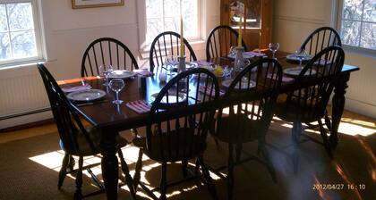 Secluded Home abutting Bird Sanctuary with Duel Zone Central A/C
