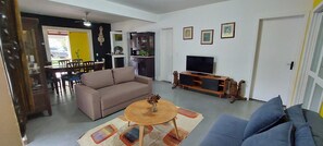 Casa Quinta da Margem | Vardagsrum | 32-tums LED-tv med kabelkanaler, tv och Netflix