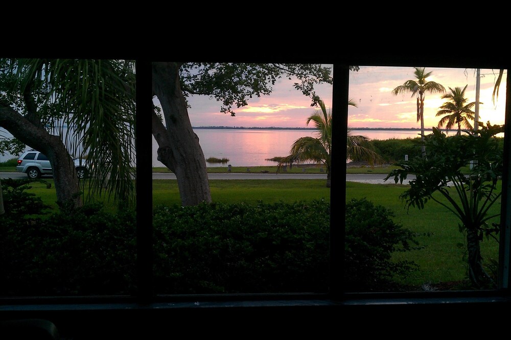 Prettiest Sunset View Pine Island, Waterfront Home on Water