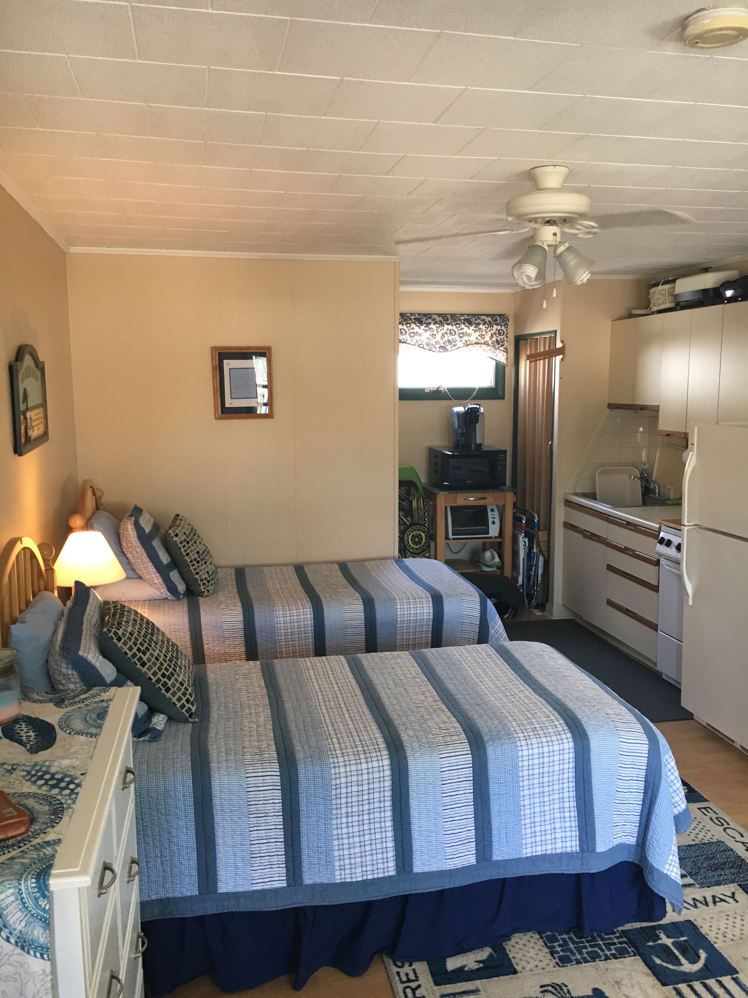 Cozy Studio- Just  steps to Long Sands Beach