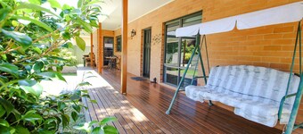 MOUNTBATTEN RETREAT : Bright