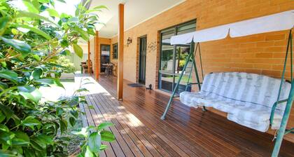 MOUNTBATTEN RETREAT : Bright