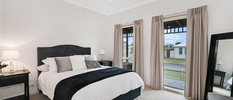 3 عدّة غرف نوم وملاءات أسرّة