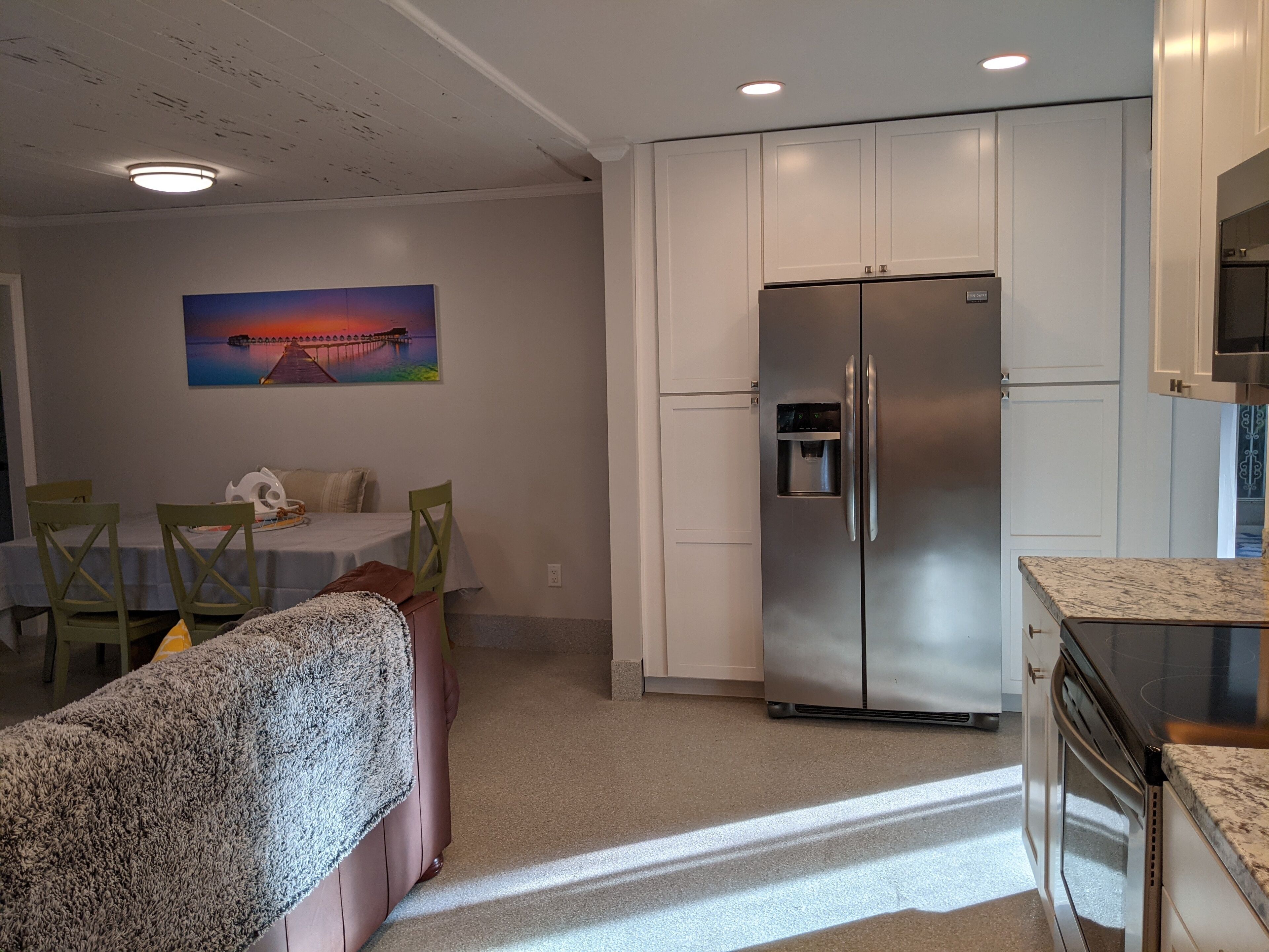 Steps to the beach, pet friendly, old Florida cottage, fenced yard, Ping Pong!