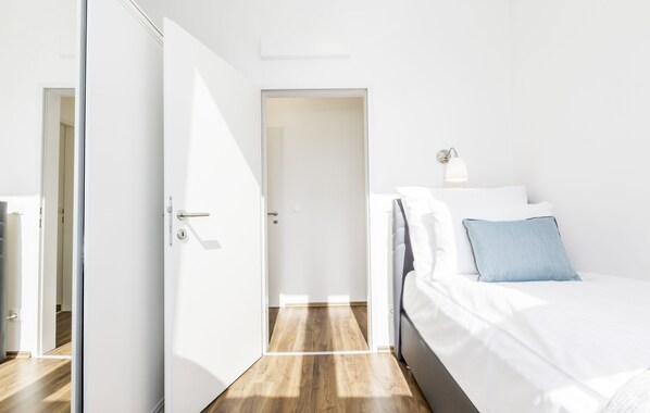 2nd bedroom with 1 single size bed