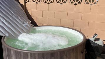 Baignoire à remous extérieure
