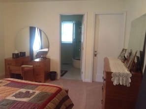3 bedrooms, desk, iron/ironing board, free WiFi