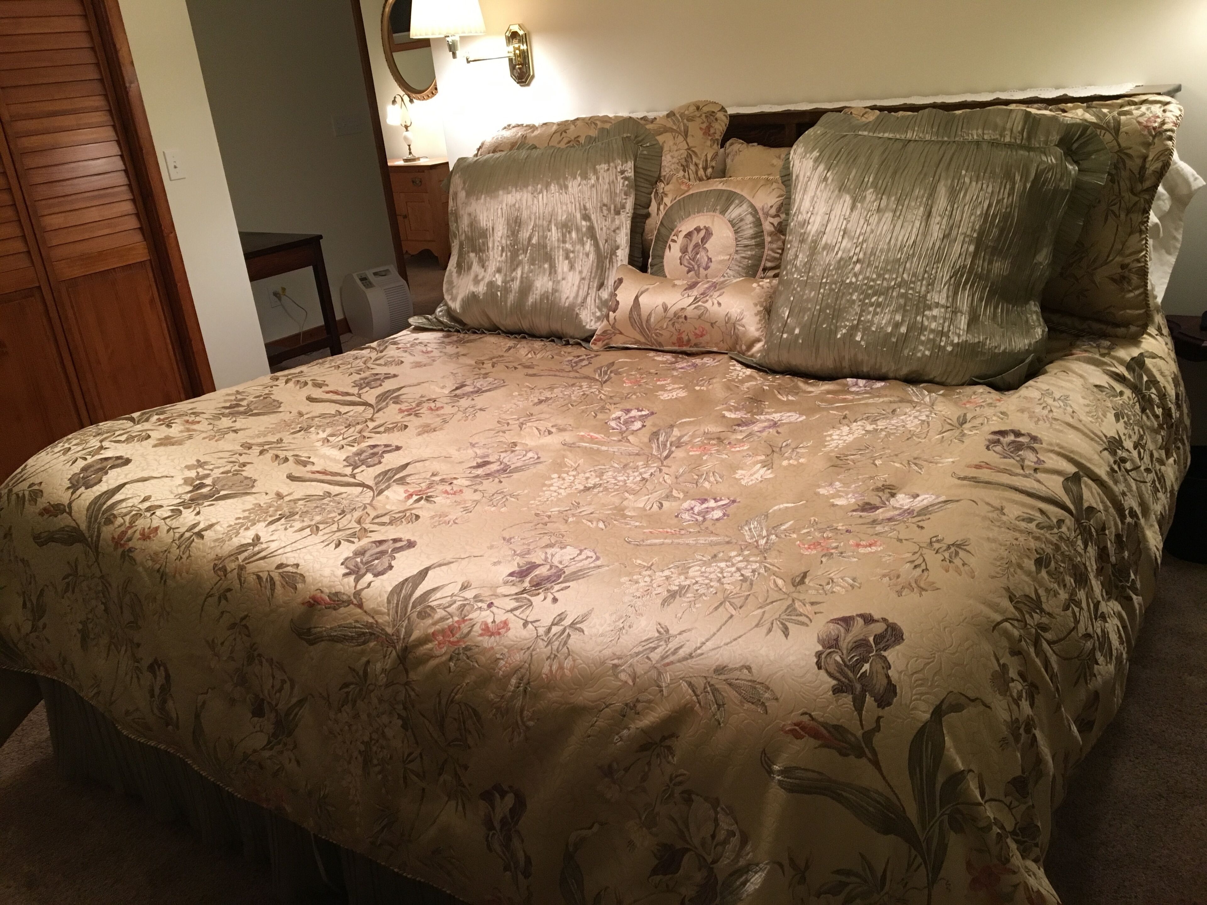 Secluded Outdoorsman's Paradise: Rocky  Mountain Luxury Log Cabin Home 