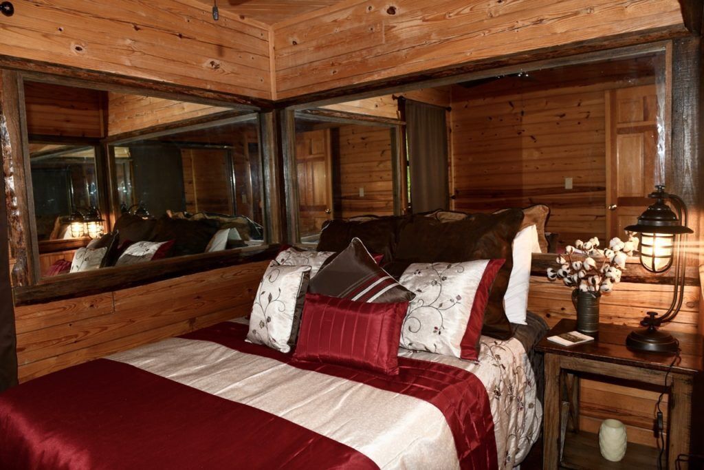 Tomichi Link-N-Log Cabin Near Broken Bow Lake Damn