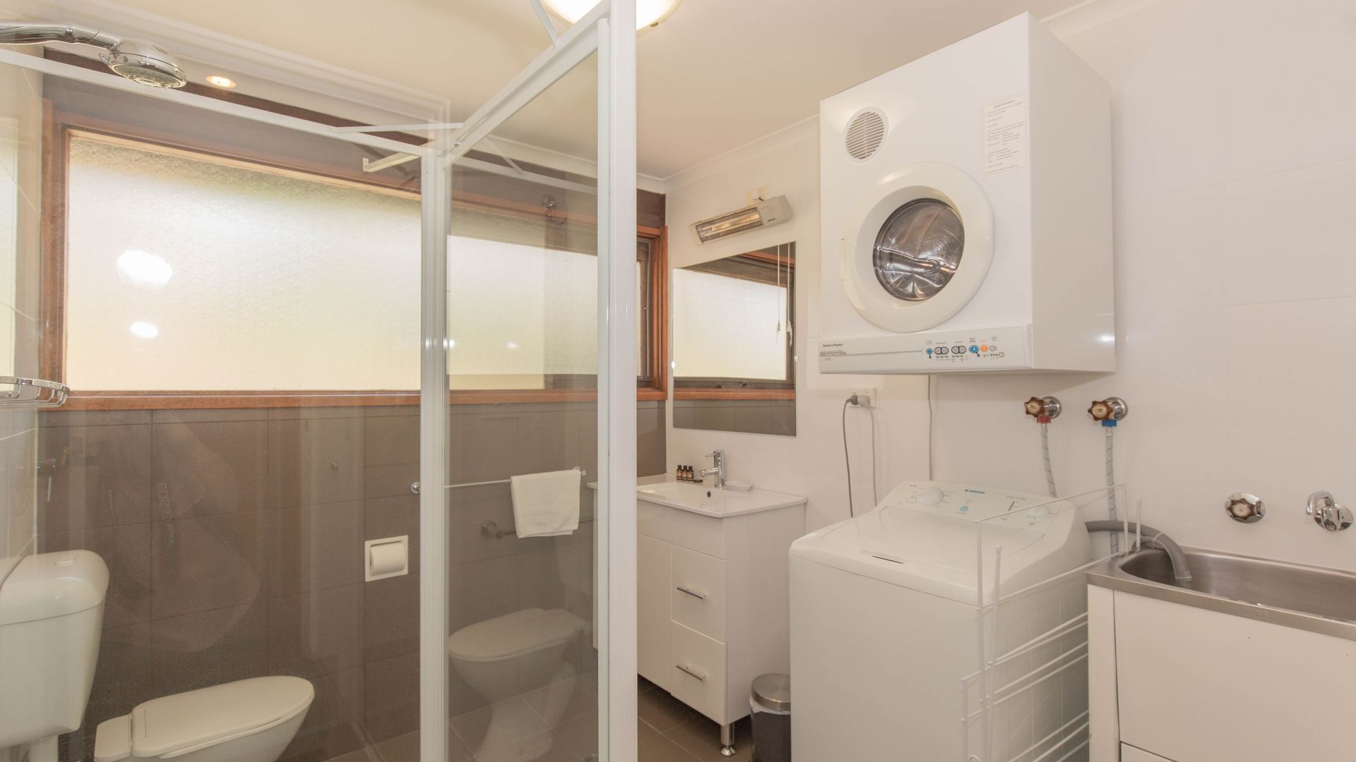 Snowy Saga - 2/46 Gippsland Street — image 6