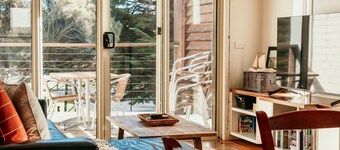 Castwood Villa 1 -  Overlooking the Gardens Oval & Botanic Gardens