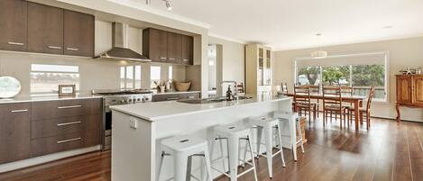 Kühlschrank, Ofen, Herdplatte, Geschirrspüler