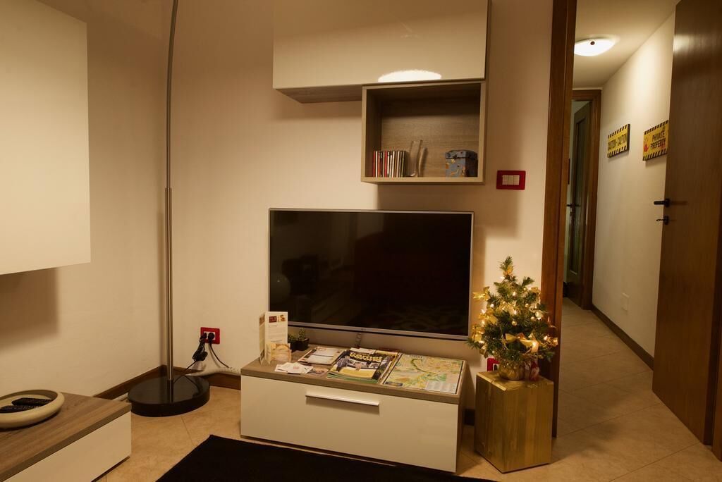 City-Apartment | Wohnbereich | LCD-Fernseher