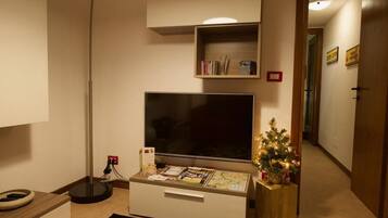 City-Apartment | Wohnbereich | LCD-Fernseher