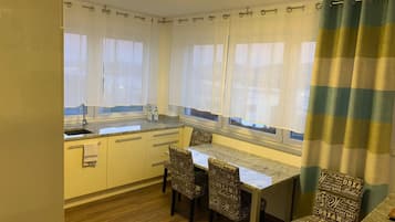 Cobertura luxo, 1 cama Queen e sofá-cama | Opções para refeição no quarto