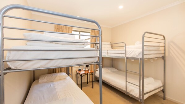 4 bedrooms, free WiFi, bed sheets