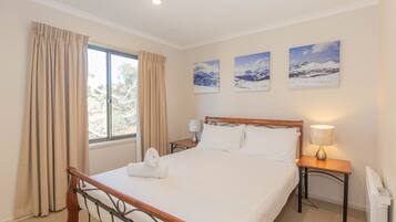 4 bedrooms, free WiFi, bed sheets
