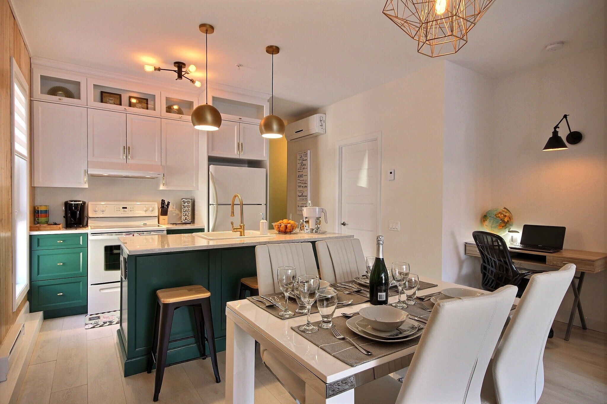 La vie est belle, 2 beds, Free underground Parking, Gym,  CITQ# 298453