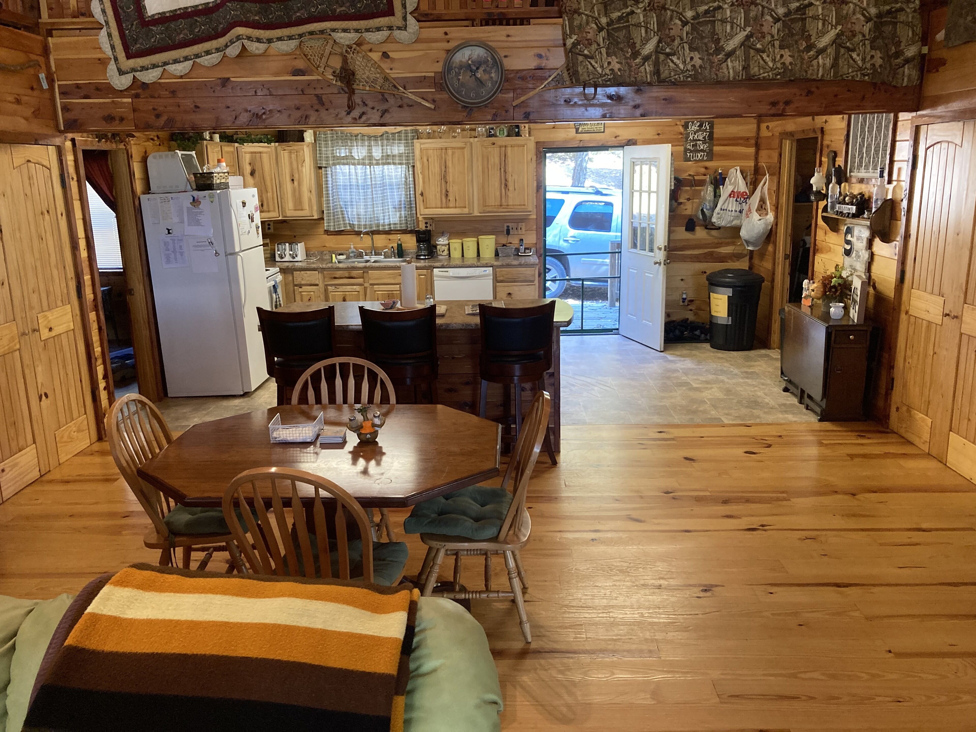 Cabin 200 yards from Current River Access  13 miles north of Doniphan
