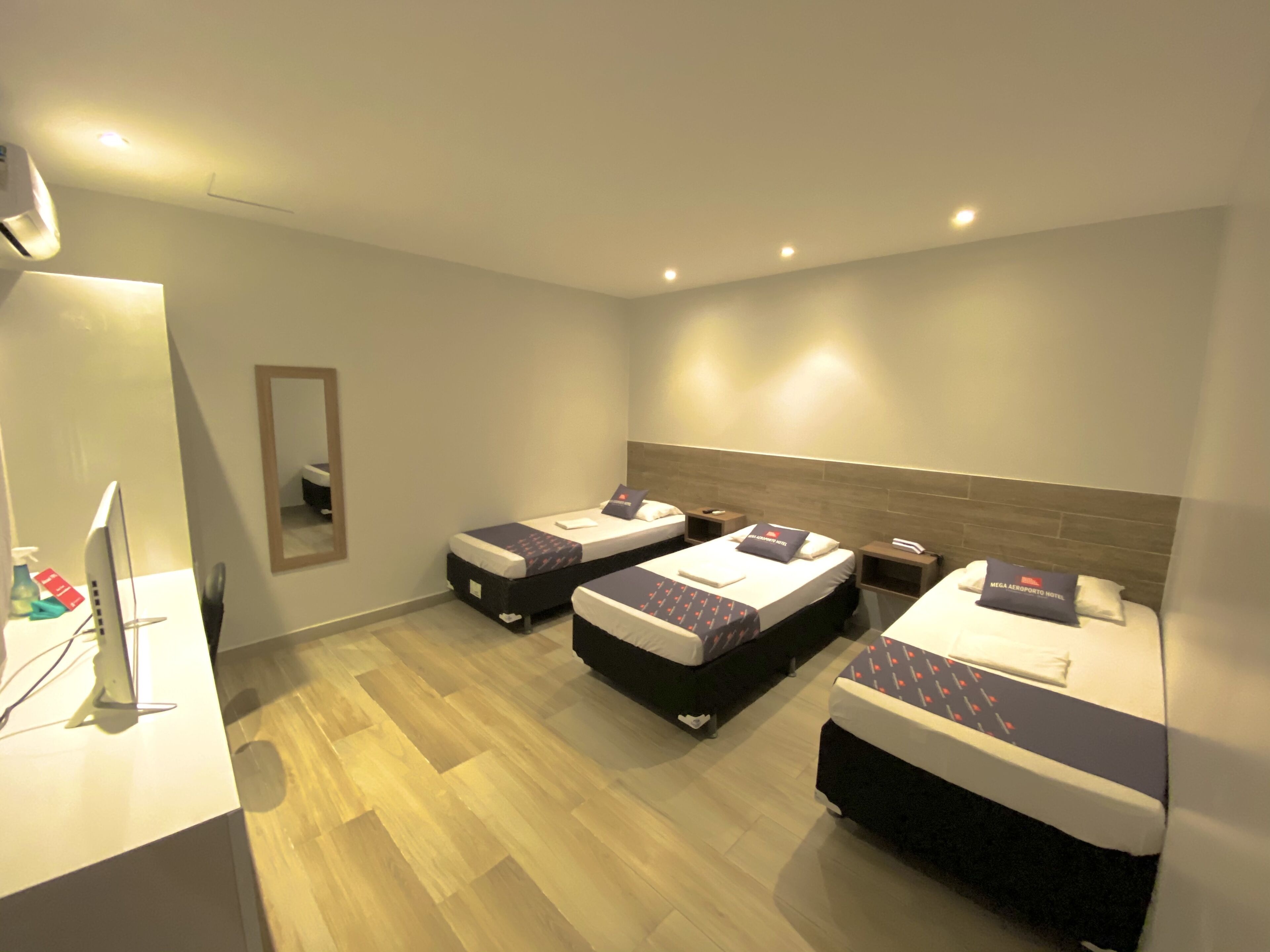 triple room, 3 single beds | 1 bedroom, minibar, desk, cots/infant beds