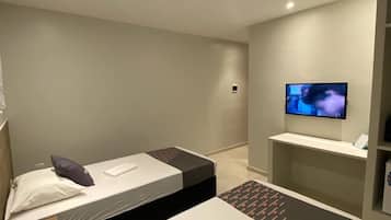 Quarto duplo | Frigobar, escrivaninha, berços (sobretaxa), berço de viagem