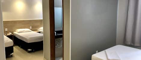 Habitación familiar | Minibar, escritorio, cunas y wifi gratis
