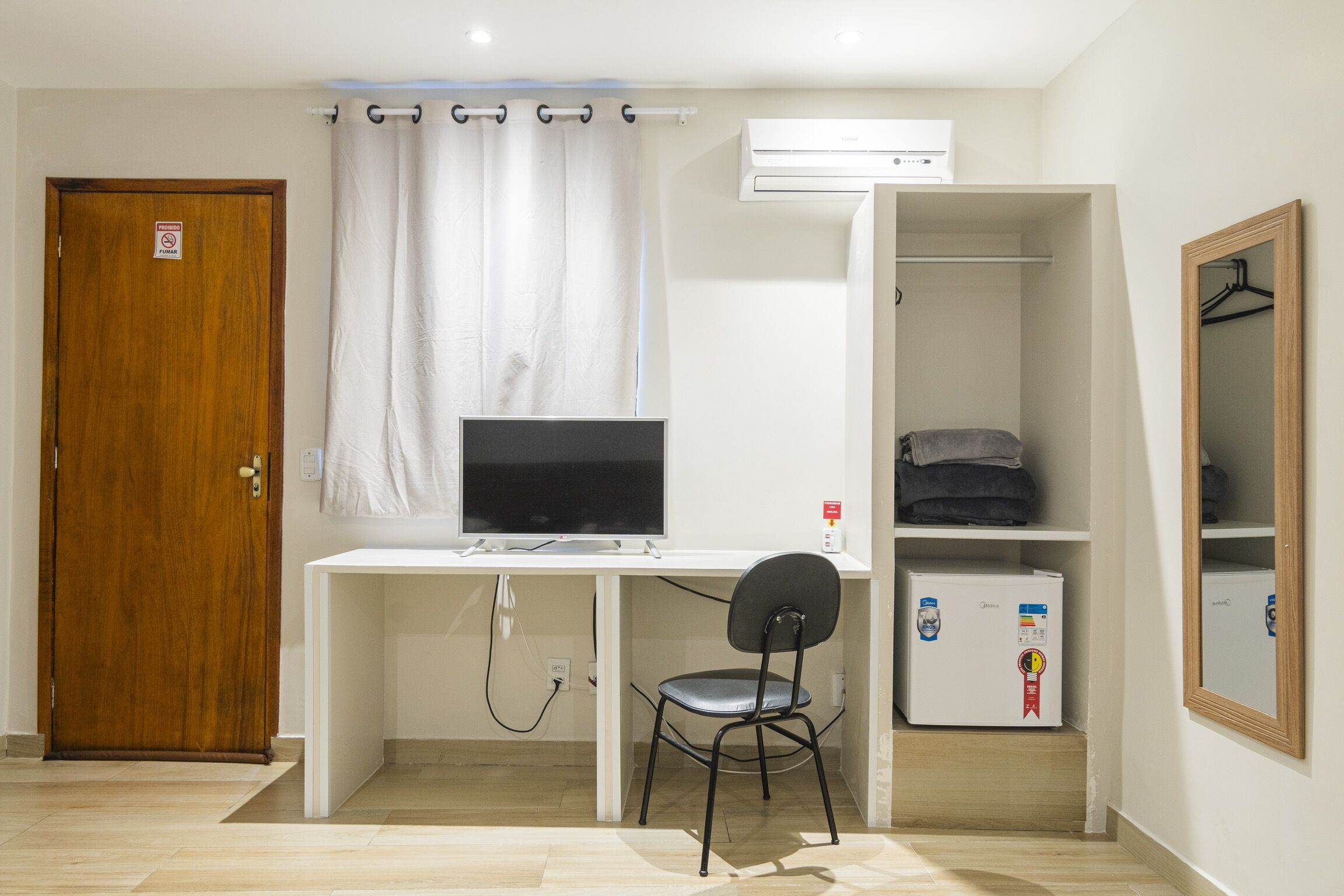 triple room, 3 single beds | 1 bedroom, minibar, desk, cots/infant beds