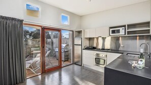 Dishwasher, cookware/dishes/utensils