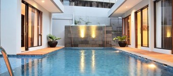 7 BR Mountain View Villa with a private pool 1